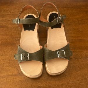 Swedish Hasbeens Green Sz 7 (like new)